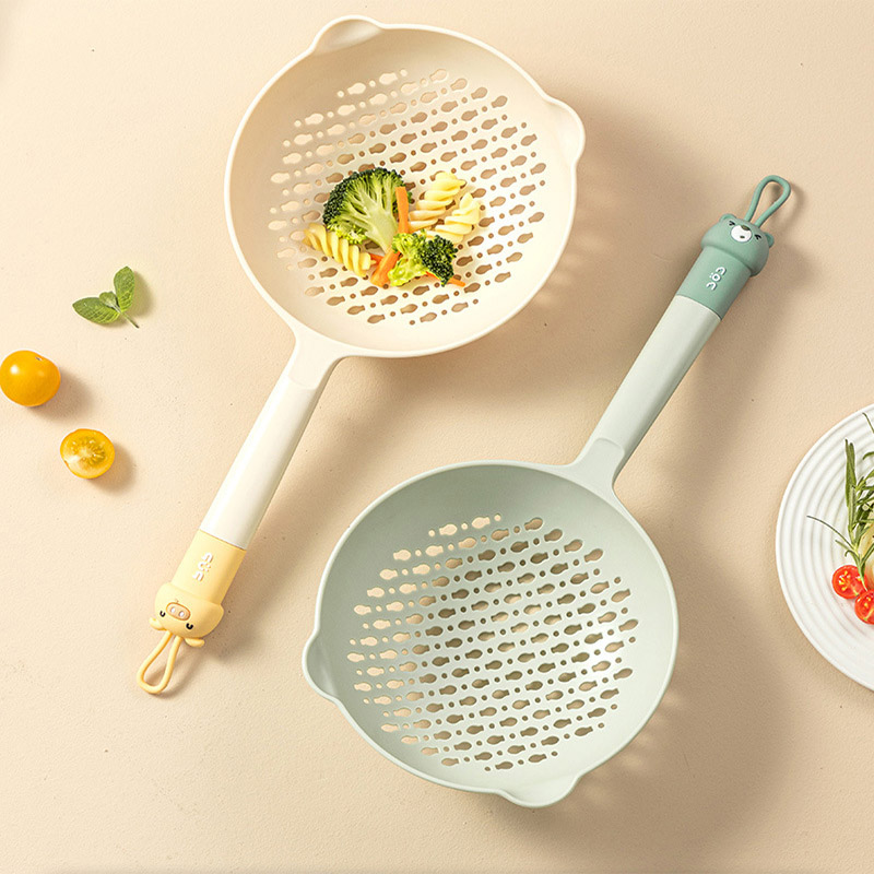 Large-sized noodle strainer spoon